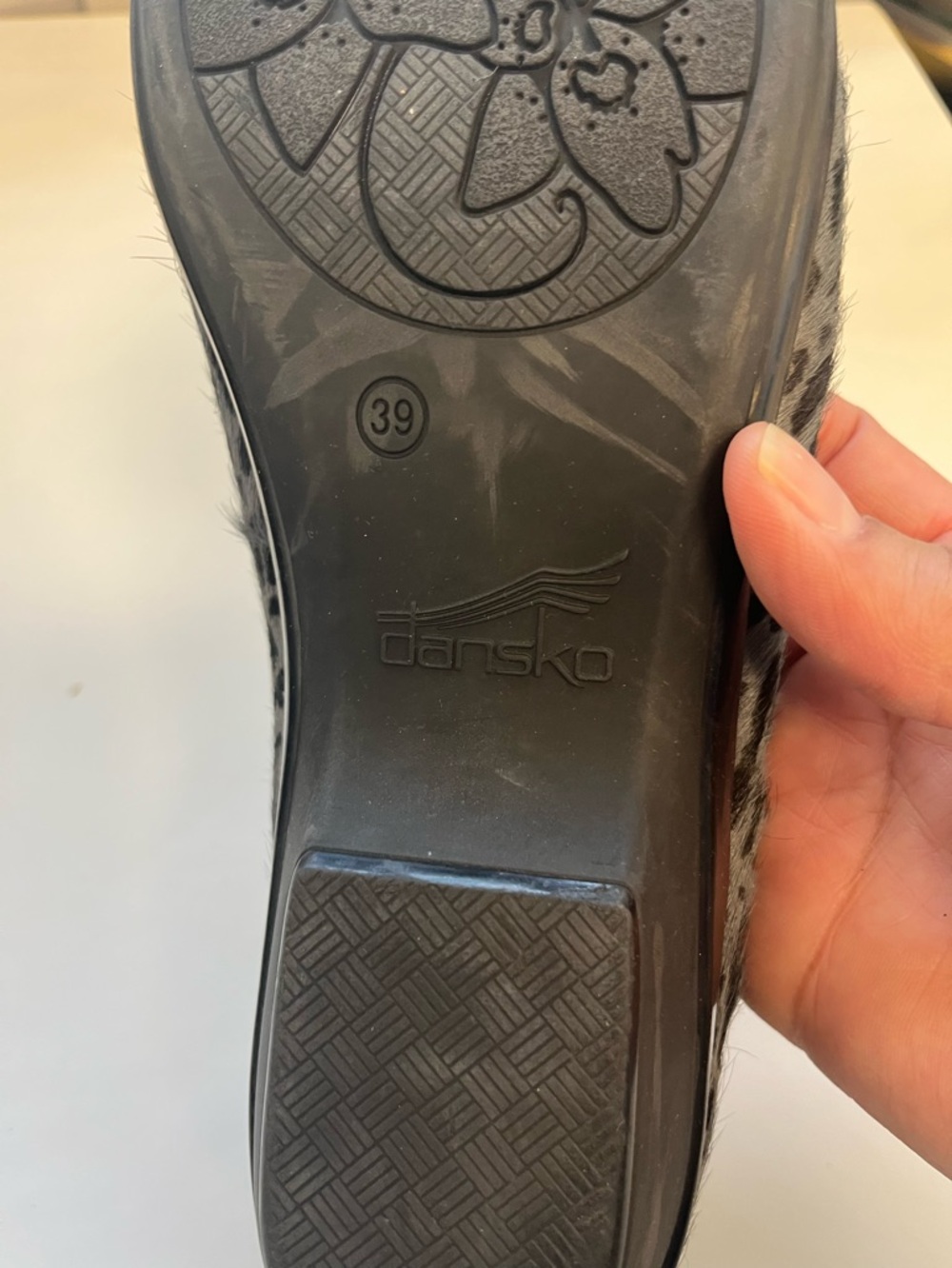 Dansko Leopard-Print Gray & Black Leather Calf Hair Loafers Sz. 39 - Picture 6 of 7